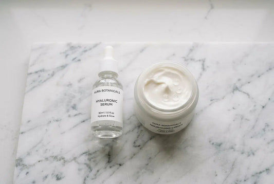 Différence entre un sérum et une crème : laquelle choisir ?